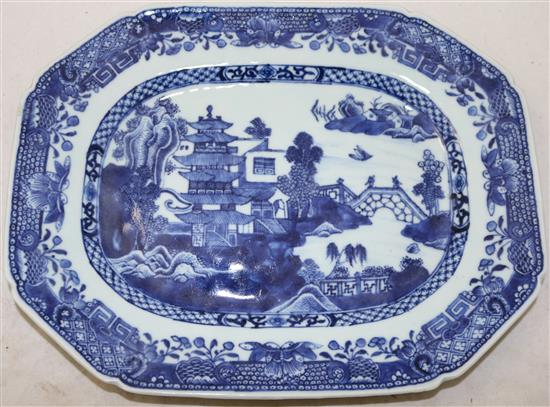 A set of three Chinese export blue and white canted rectangular dishes, Qianlong period, 28.5cm